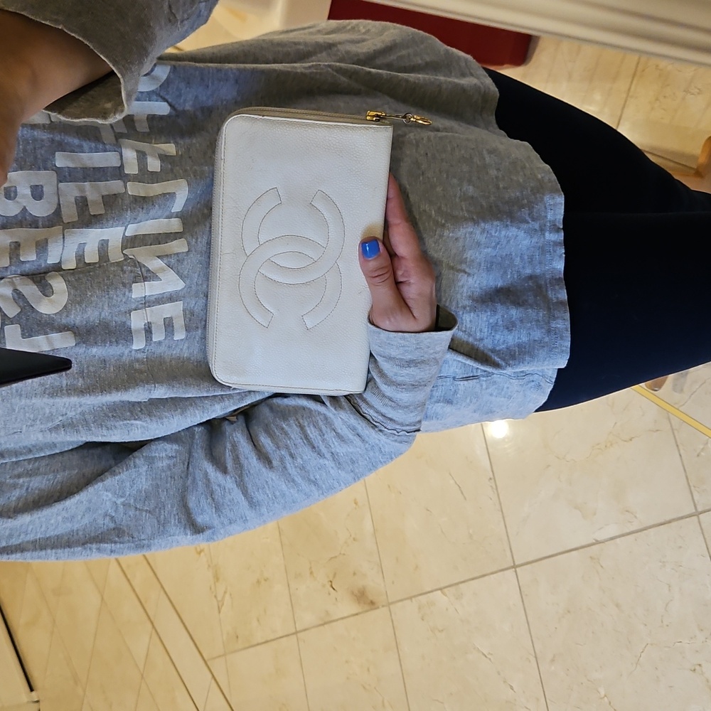 Chanel White Timeless/Classique Leather Wallet - Picture 13 of 13